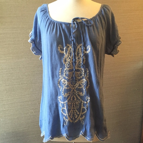 Blue top with embroidery. Size: M - Picture 2 of 8